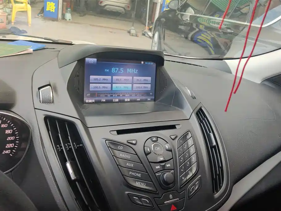 Ford Kuga 2015 — фото 13