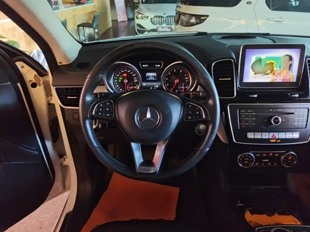 Mercedes-Benz GLE 2015 — фото 11