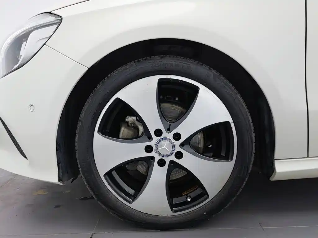 Mercedes-Benz A-Class 2017 — фото 17
