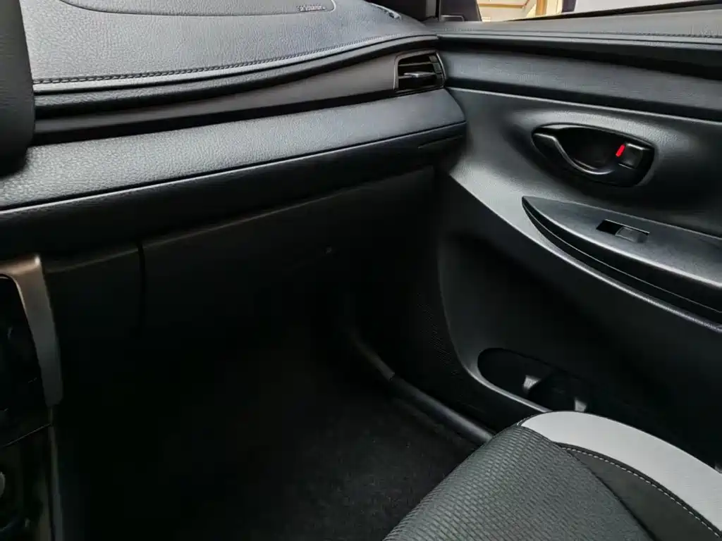 Toyota Yaris L 2022 — фото 15