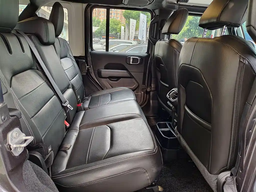 Jeep Wrangler PHEV 2023 — фото 11