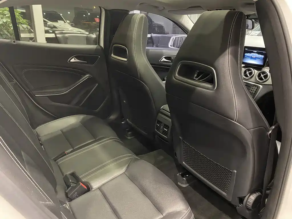 Mercedes-Benz GLA 2016 — фото 11