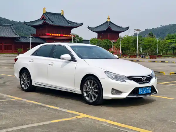 Toyota Reiz 2014