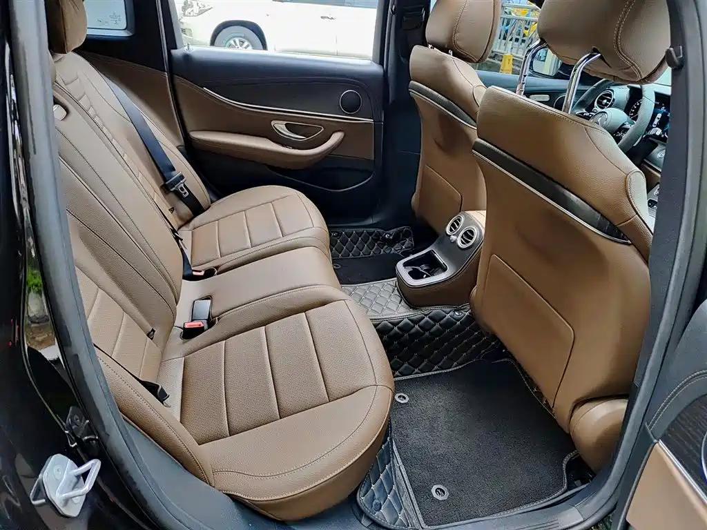 Mercedes-Benz E-Class 2022 — фото 11