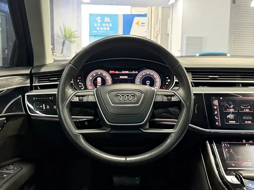 Audi A8 2019 — фото 8