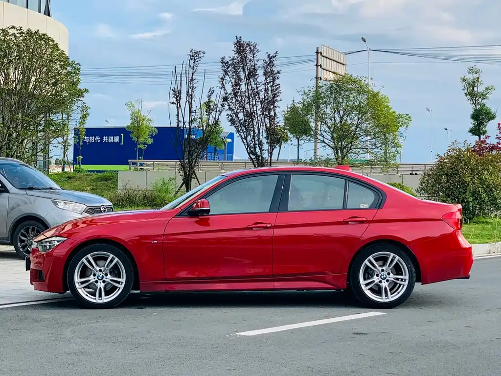 BMW 3 Series 2018 — фото 11
