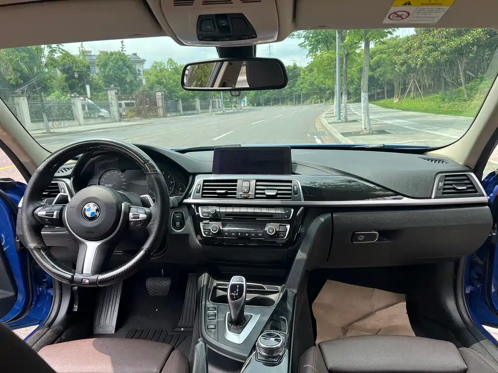 BMW 3 Series 2018 — фото 12