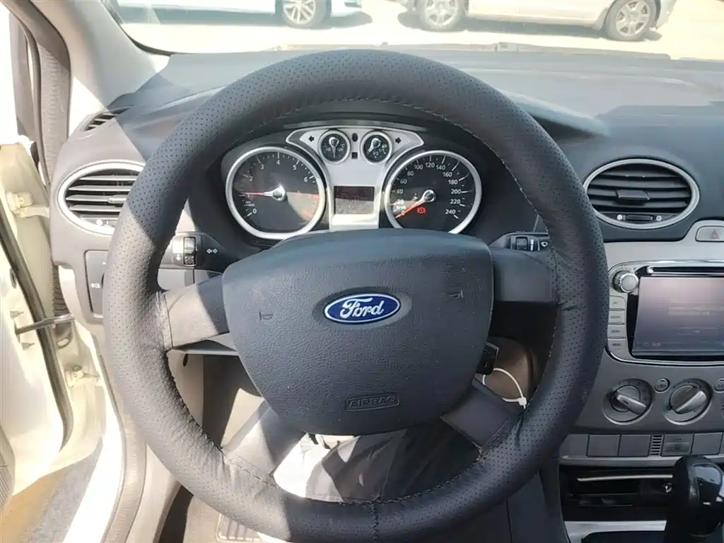Ford Focus 2015 — фото 7