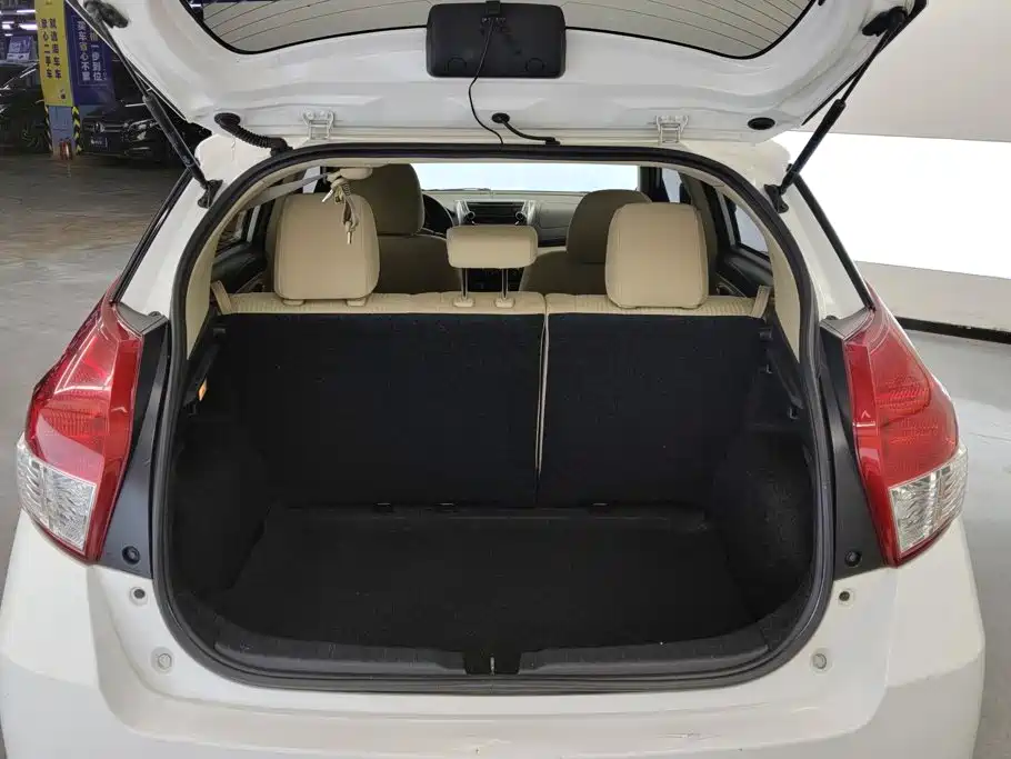 Toyota Yaris L 2014