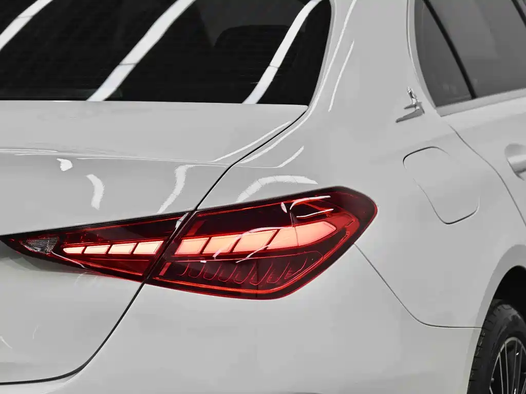 Mercedes-Benz C-Class 2024 — фото 3