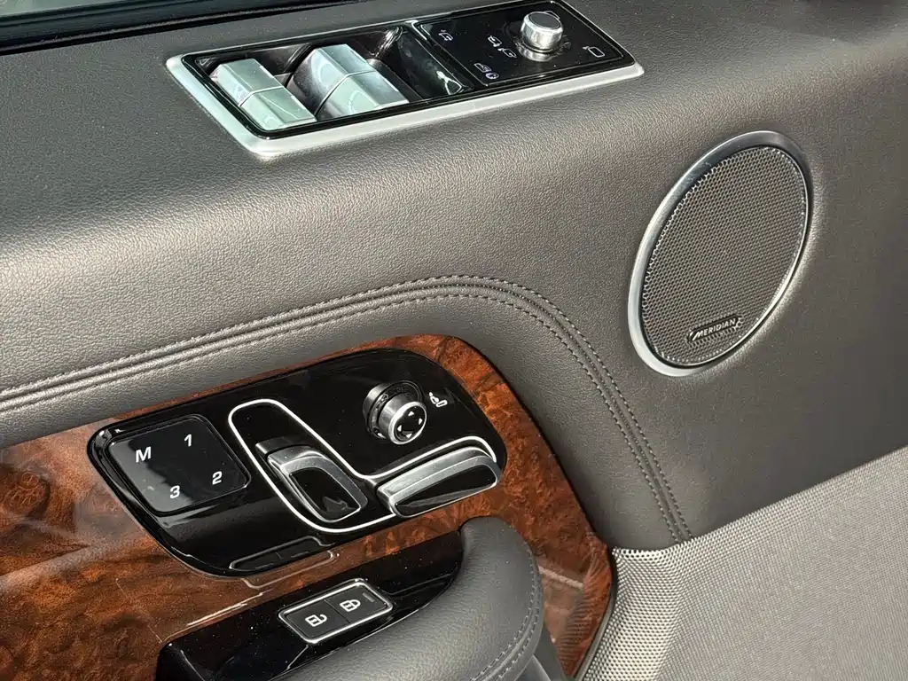 Land Rover Range Rover 2022 — фото 18