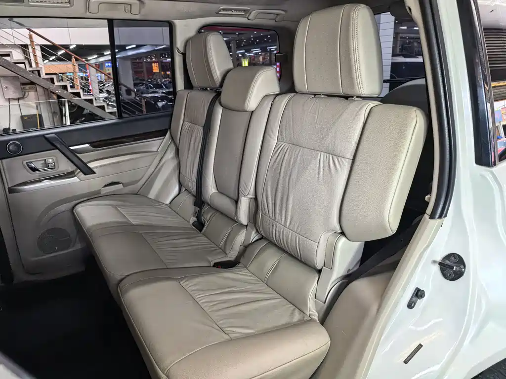 Mitsubishi Pajero 2019 — фото 14