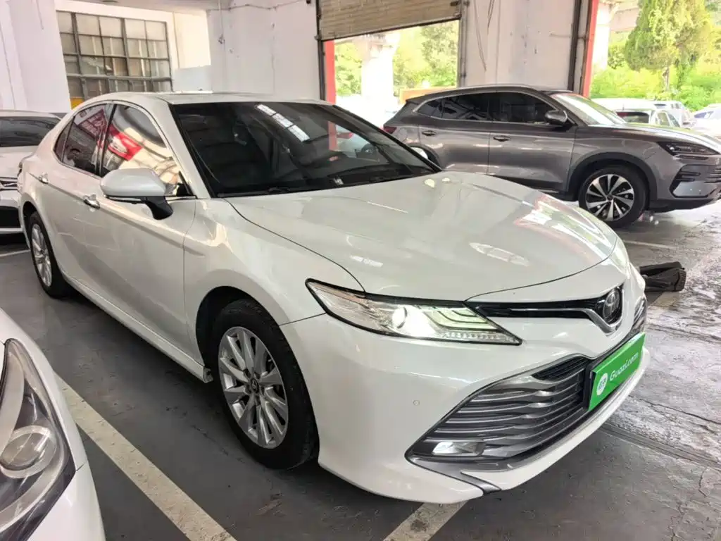 Toyota Camry 2019 — фото 4