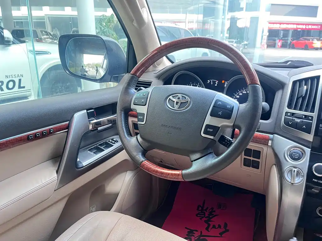 Toyota Land Cruiser 2013 — фото 11