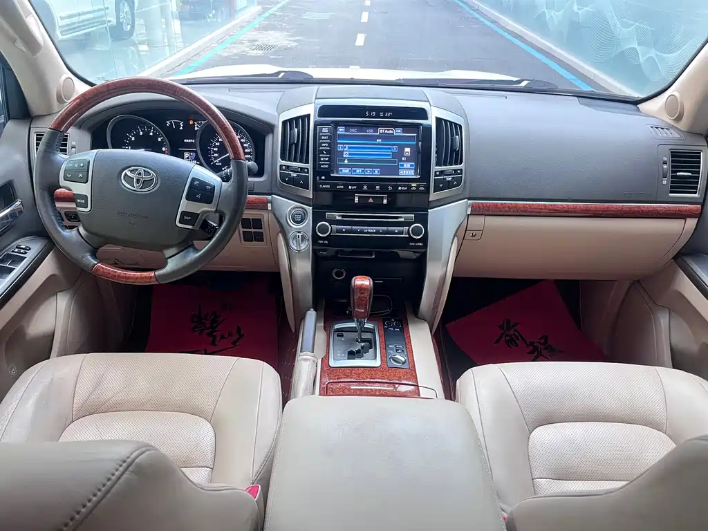 Toyota Land Cruiser 2013 — фото 10