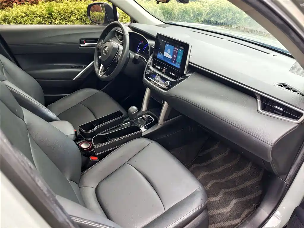 Toyota Corolla Cross 2022 — фото 19
