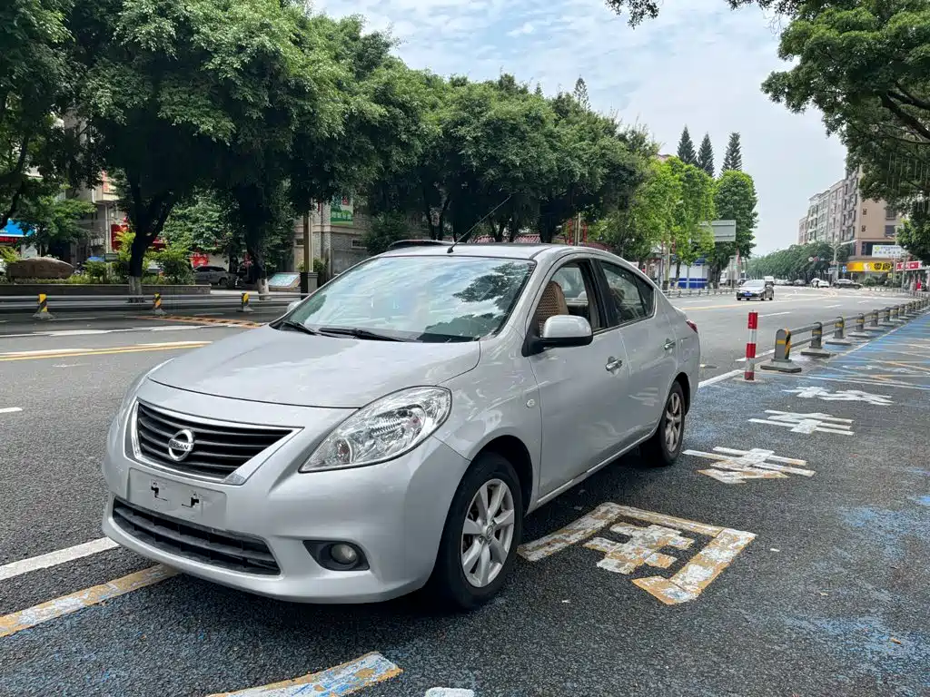 Nissan Sunny 2011 — фото 1