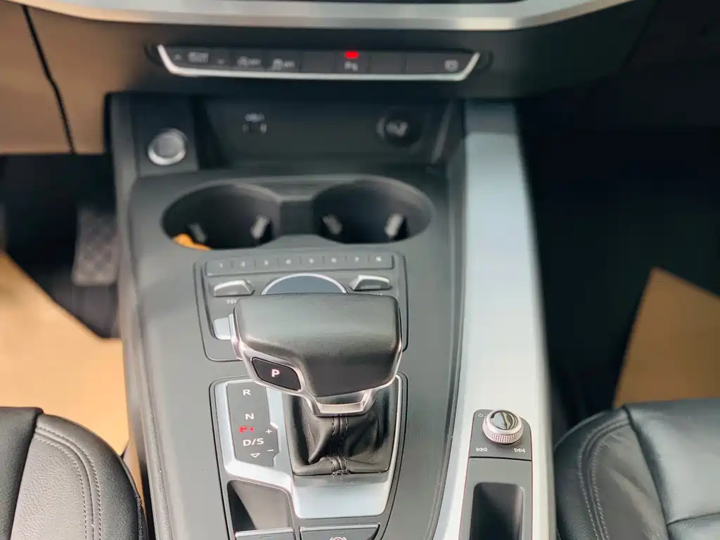 Audi A4L 2018 — фото 16