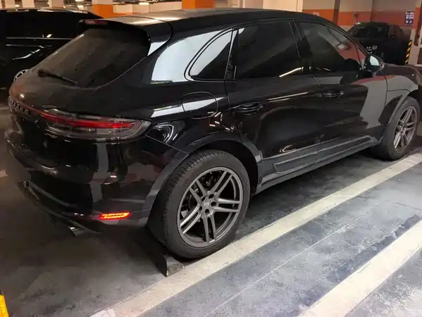 Porsche Macan 2021