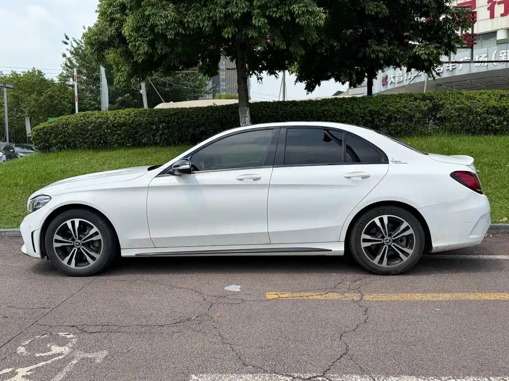 Mercedes-Benz C-Class 2022 — фото 3