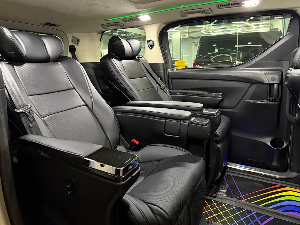Toyota Alphard 2018 — фото 7