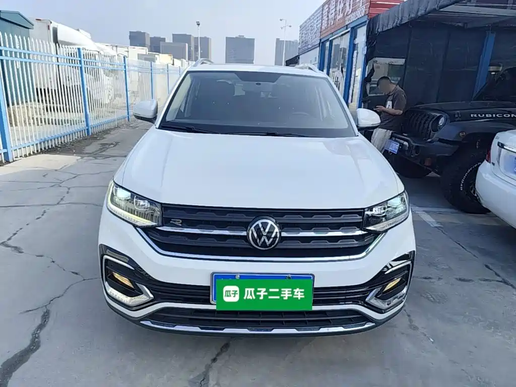 Volkswagen Explore The Shadows 2020