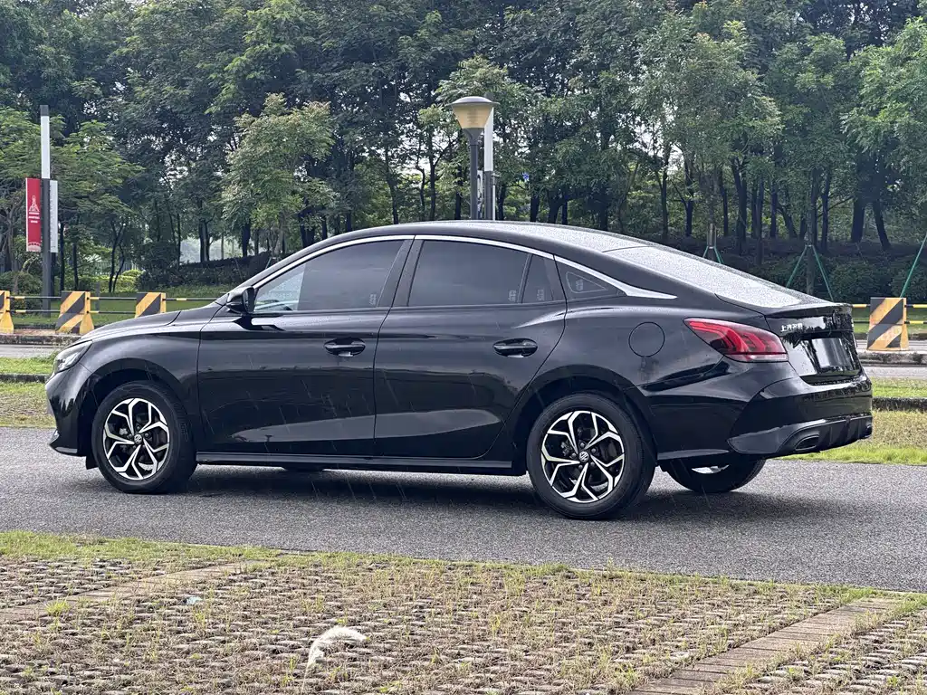 MG MG5 2022