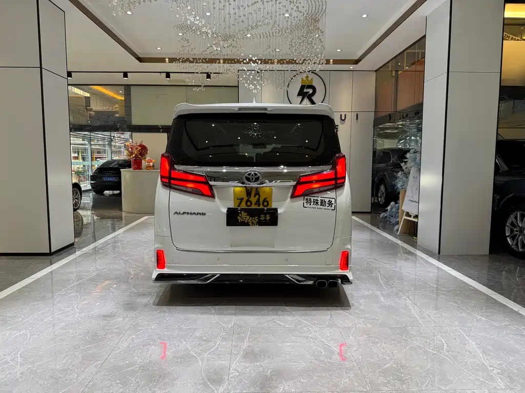 Toyota Alphard 2018 — фото 12