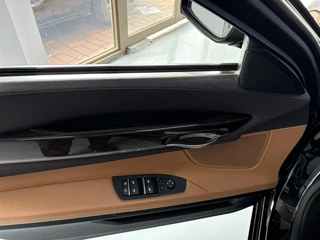 BMW 7 Series 2013 — фото 9