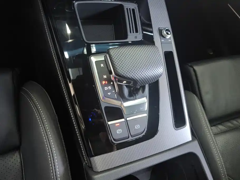 Audi Q5L 2023 — фото 16