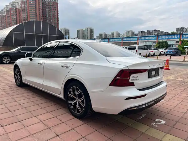 Volvo S60 2023