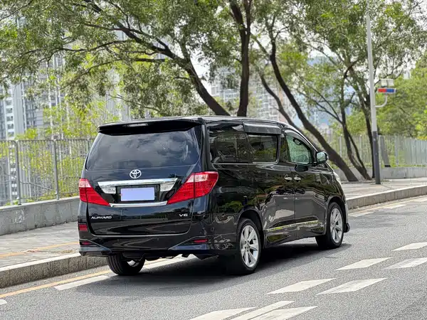 Toyota Alphard 2011