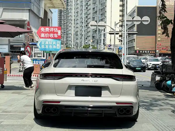 Porsche Panamera 2021