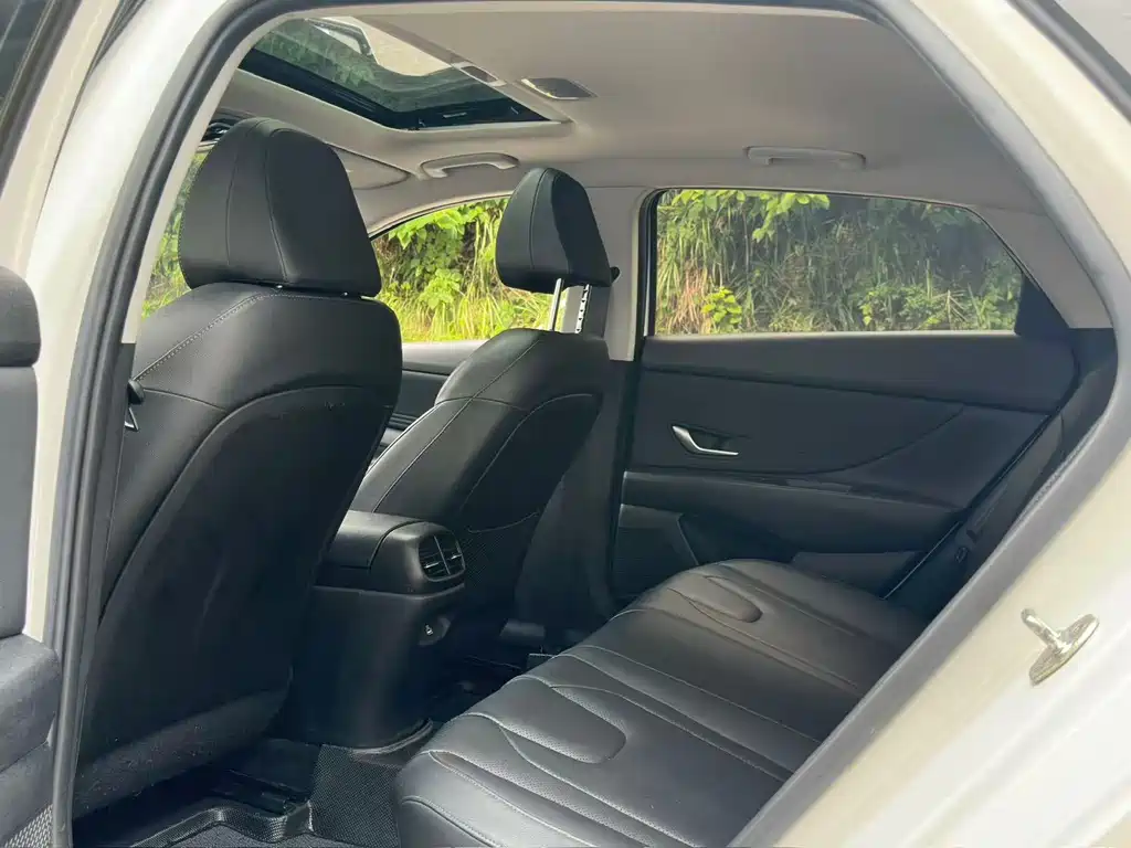 Hyundai Elantra 2022