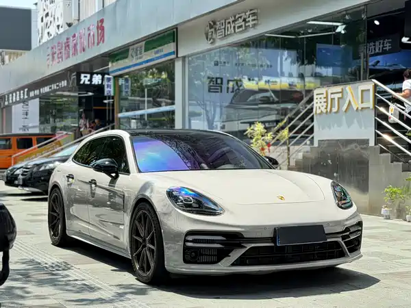 Porsche Panamera 2021