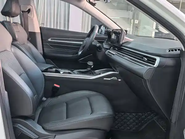 Geely Emgrand 2022