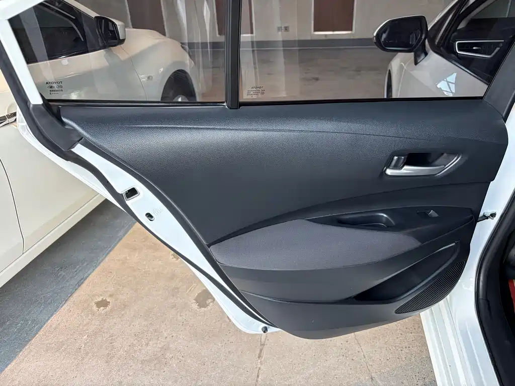 Toyota Corolla 2023 — фото 10