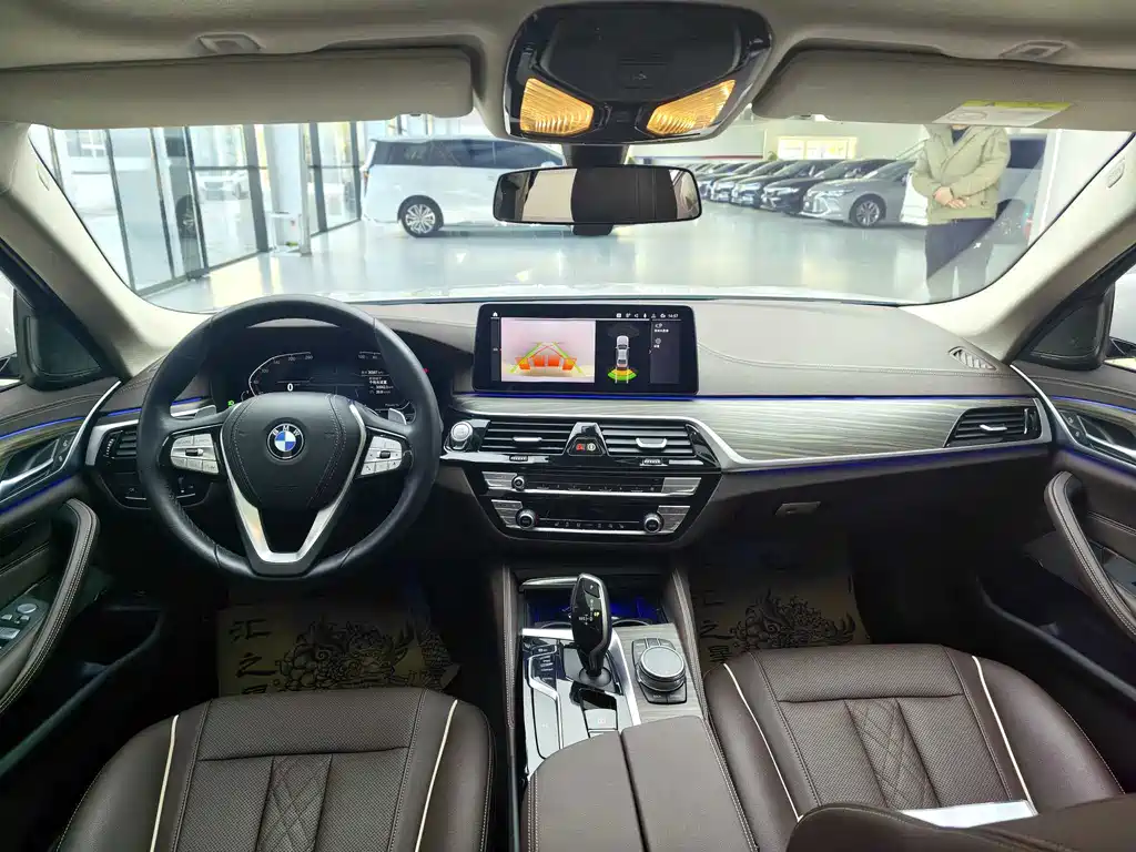 BMW 5 Series 2023 — фото 11