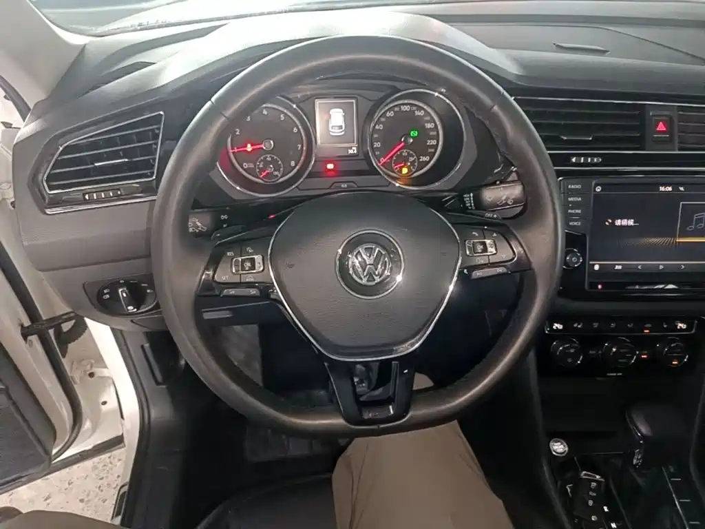 Volkswagen Tiguan L 2017 — фото 11