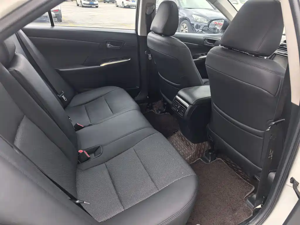 Toyota Camry 2016 — фото 11