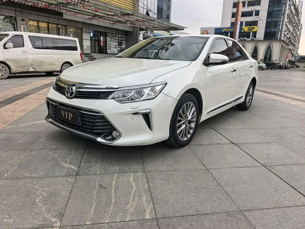 Toyota Camry 2016 — фото 1