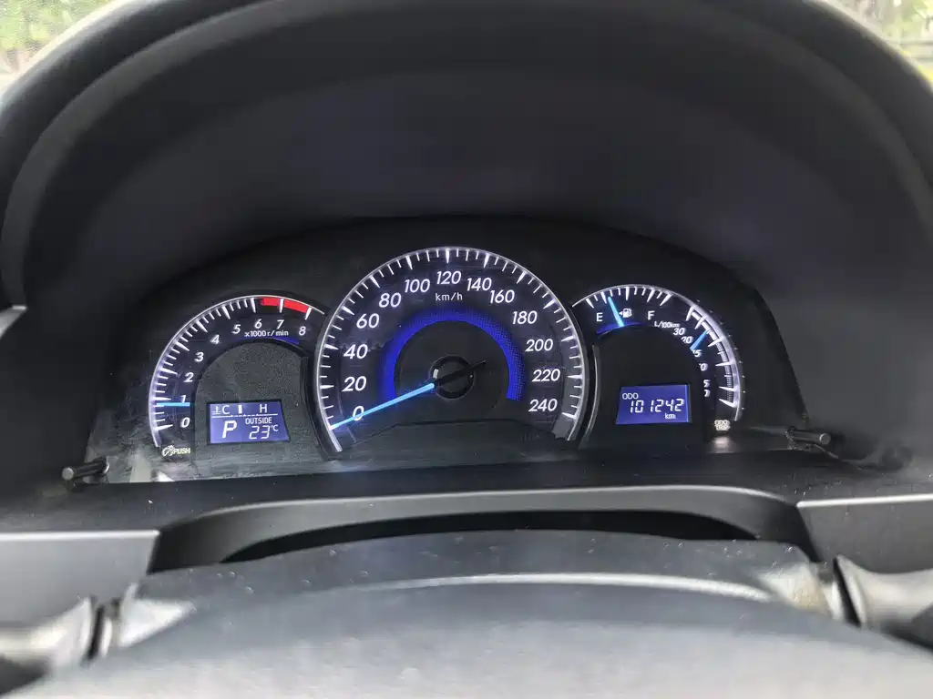 Toyota Camry 2016 — фото 19
