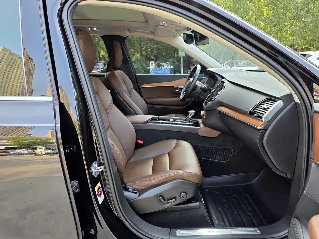 Volvo XC90 2019 — фото 15
