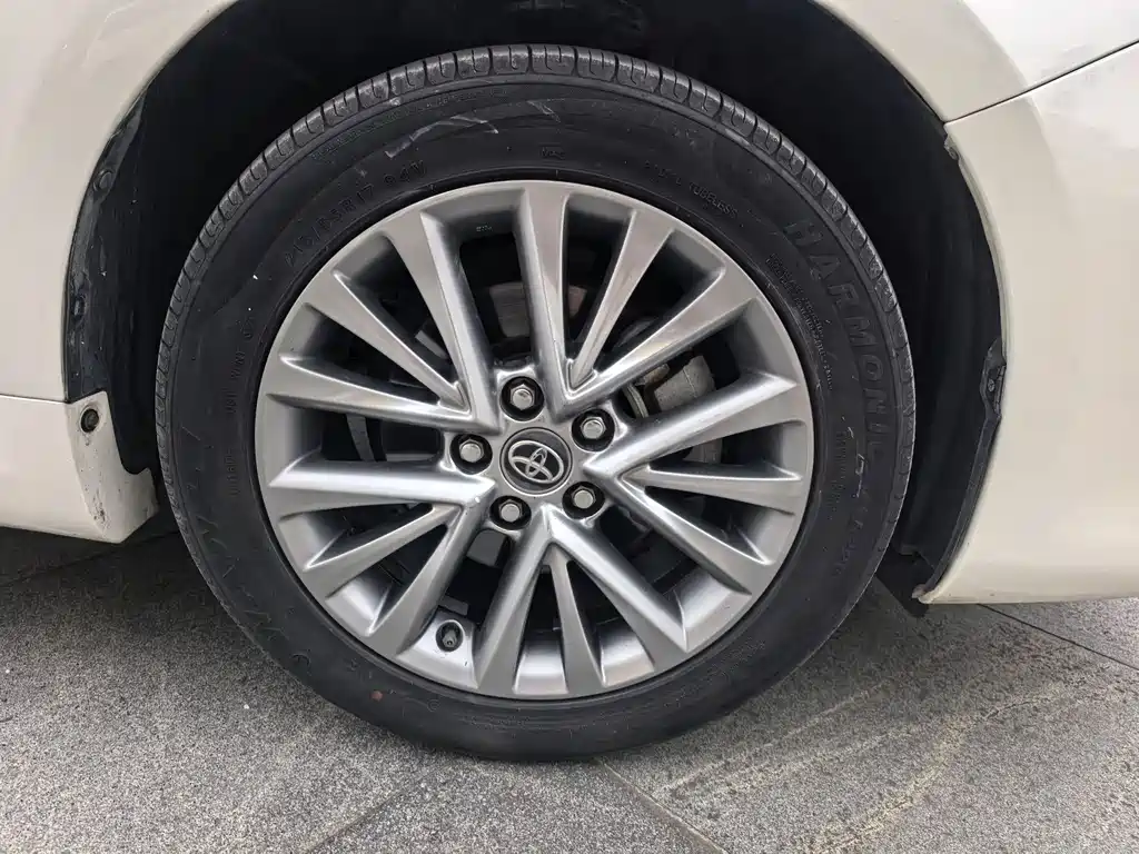Toyota Camry 2016 — фото 18