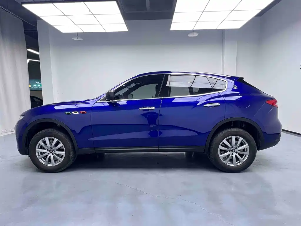 Maserati Levante 2018 — фото 17