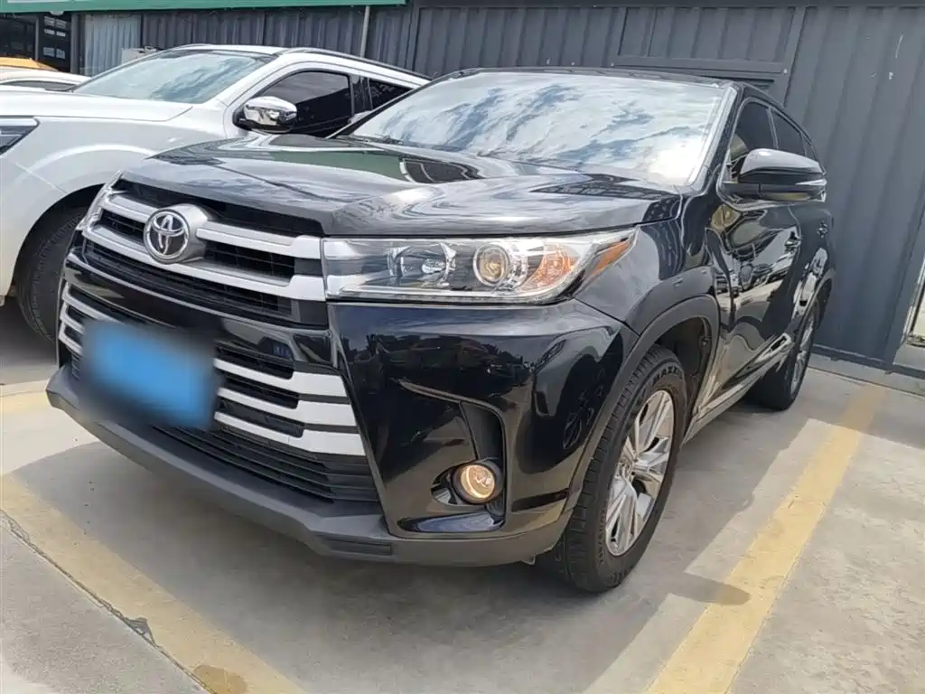 Toyota Highlander 2020 — фото 1