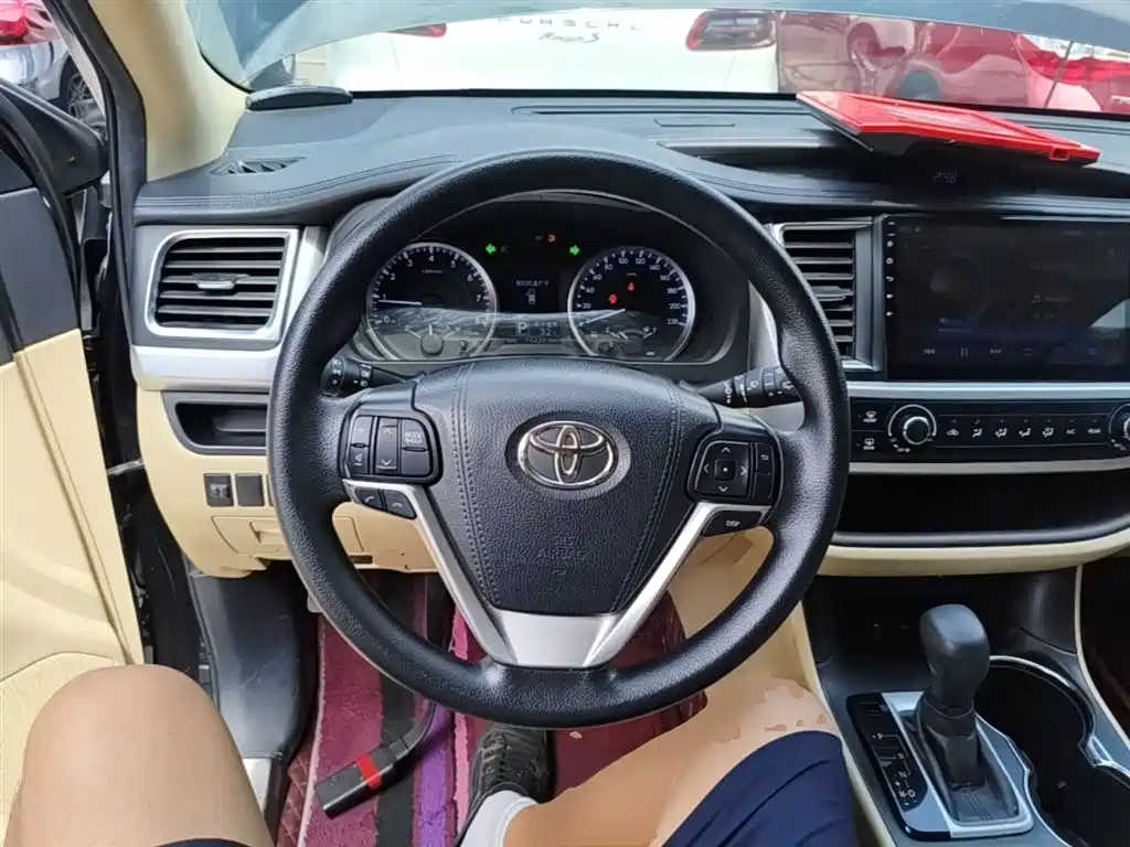 Toyota Highlander 2020 — фото 11