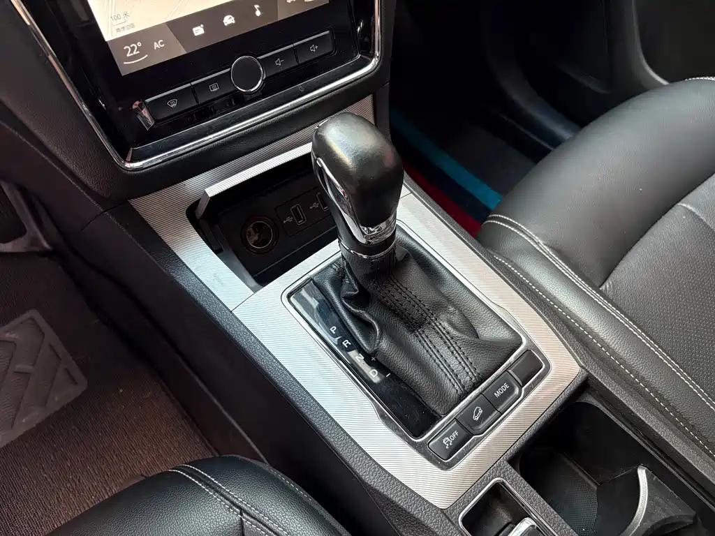 Roewe RX5 New Energy 2018 — фото 9