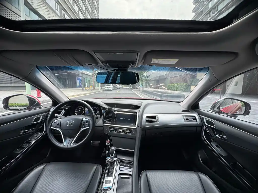 Honda Spirior 2017 — фото 12
