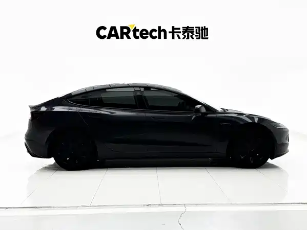 Tesla Model 3 2024
